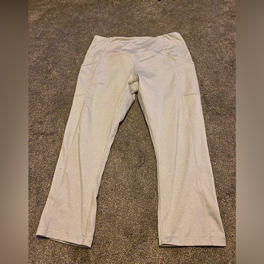 Grey capris leggings